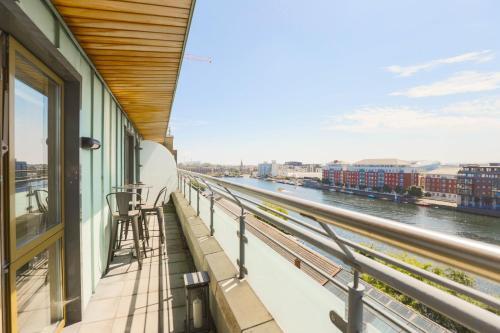 Apartment Overlooking Canal 2 Bedroom