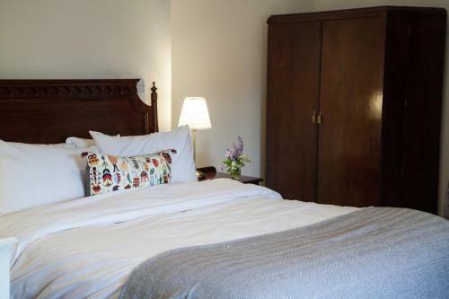 Hostal The Harcourt Suites