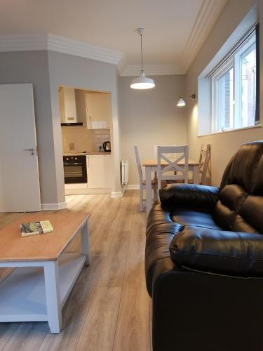 2 Bed Apartment Near The 3 Arena Sleeps 4