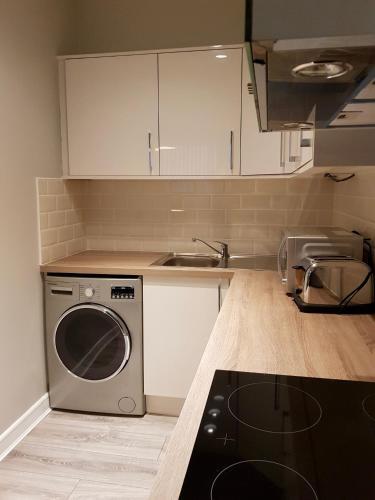 2 Bed Apartment Near The 3 Arena Sleeps 4