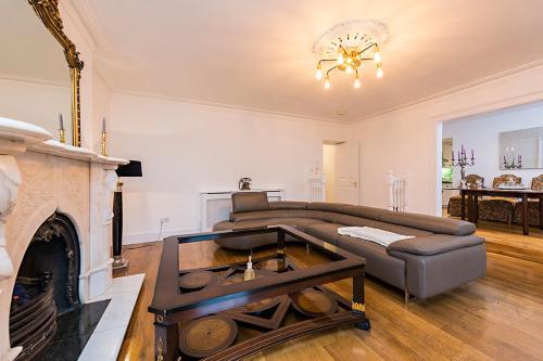 Luxurious 3 Bed Apartment Ballsbridge Area