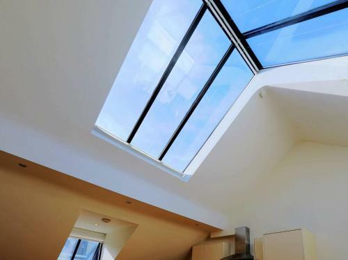 Superbly Located! Bright And Airy Mews.
