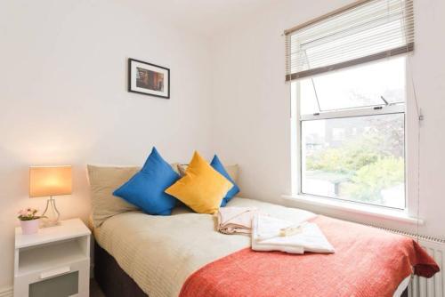 2 Bedroom Riverside Apartment Sleeps 5