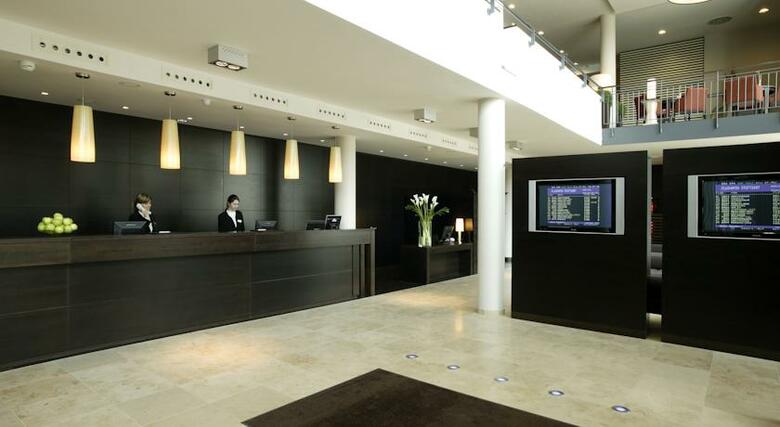 Hotel NH Airport