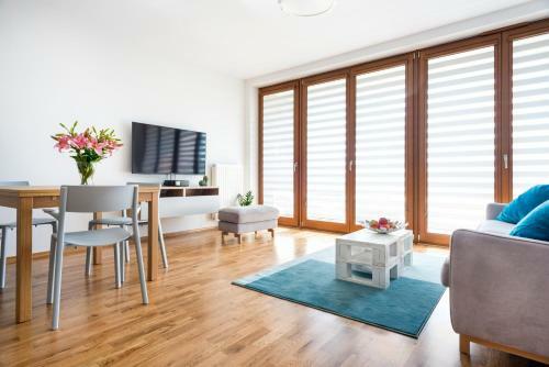 Jt Apartments/dworska