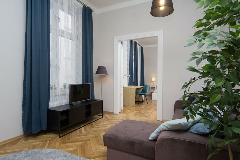 Wawel Apartments - Riverside Castle