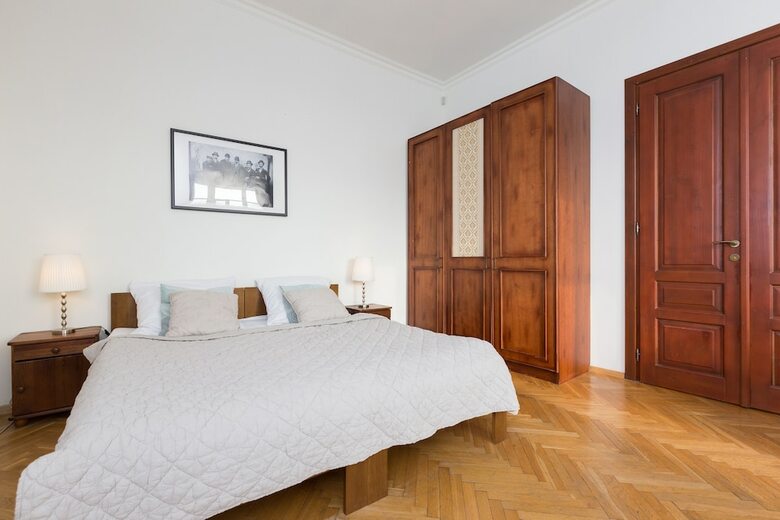 Wawel Apartments - Riverside Castle
