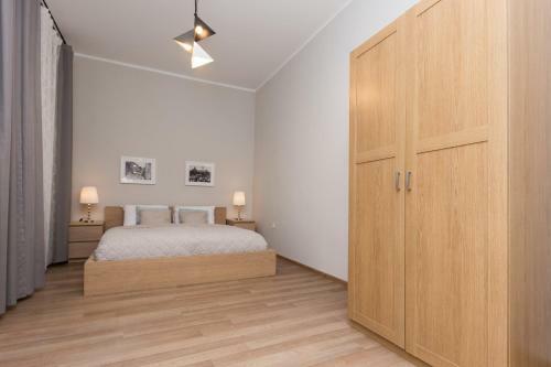 Wawel Apartments - Riverside Castle