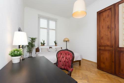 Wawel Apartments - Riverside Castle