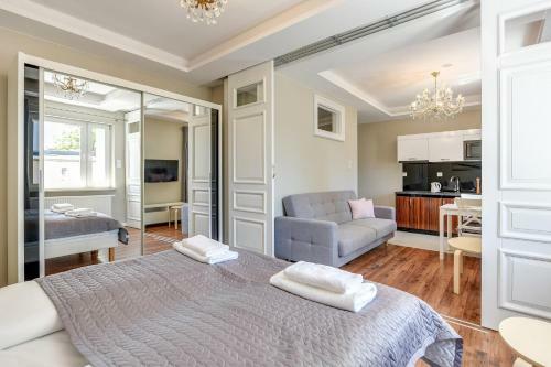 Lion Apartments - Costa Brava Studio
