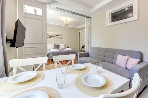 Lion Apartments - Costa Brava Studio