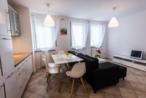Apartment Insat IV