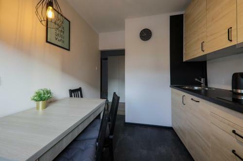 Rentplanet - Apartment With Mountain View
