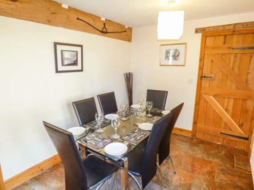 Hendre Bach Barn