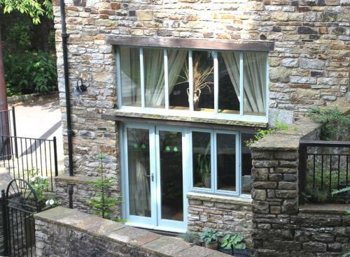 Alston Art Apartments