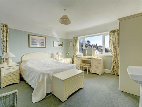 Spacious Villa In Amroth With Garden