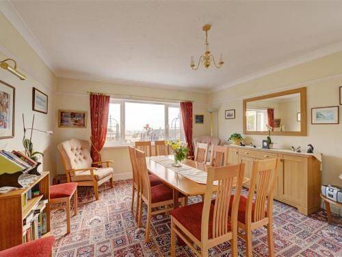 Spacious Villa In Amroth With Garden