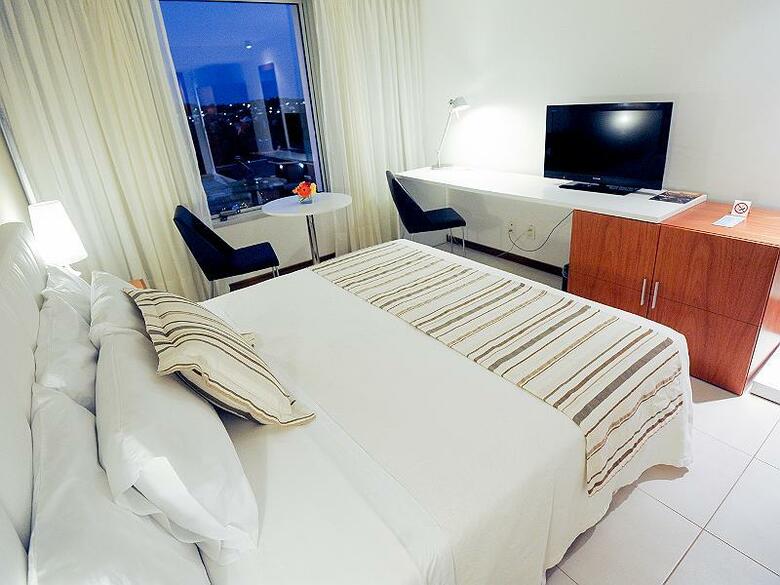 Real Colonia Hotel And Suites