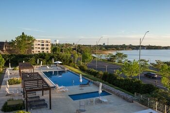 Real Colonia Hotel And Suites