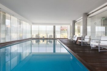 Real Colonia Hotel And Suites