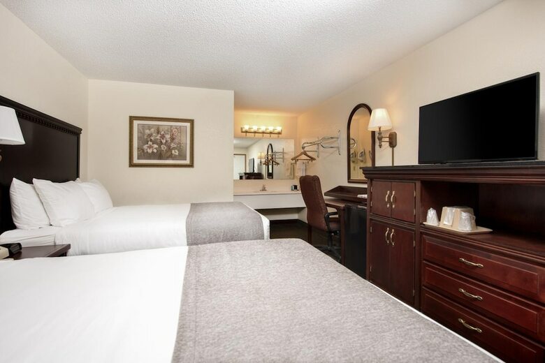 Hotel Brookwood Inn