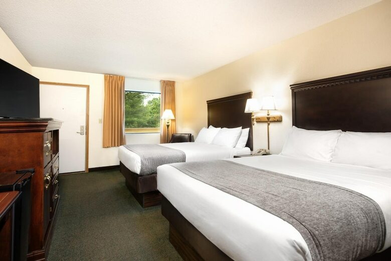 Hotel Brookwood Inn