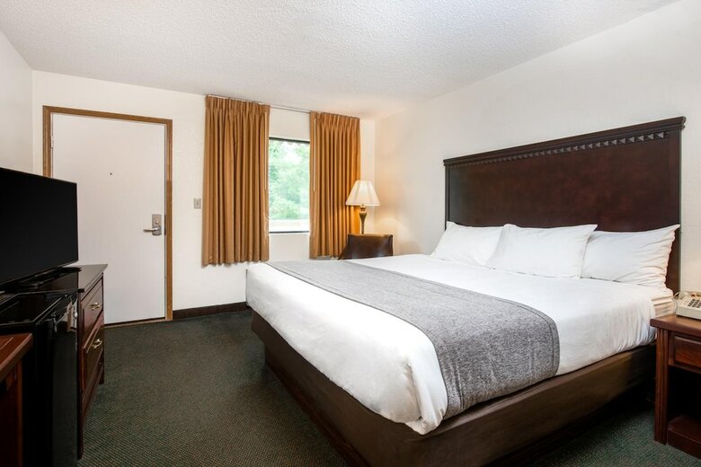 Hotel Brookwood Inn