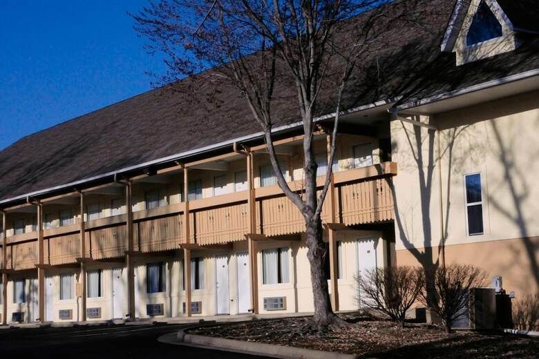 Hotel Brookwood Inn