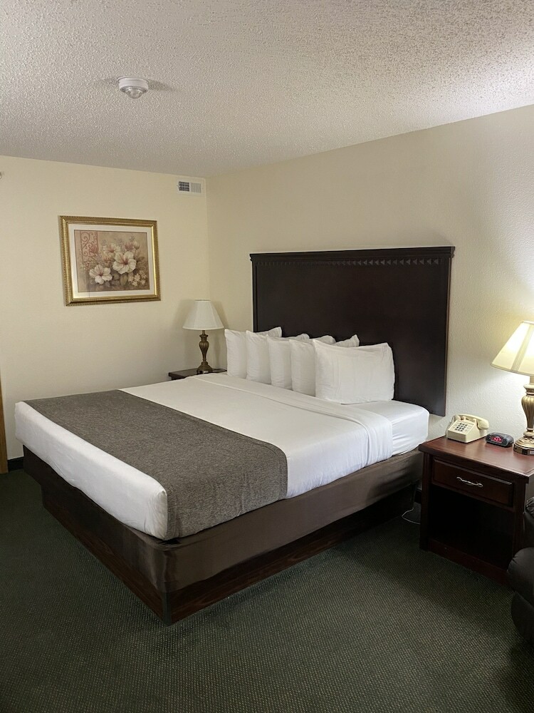 Hotel Brookwood Inn