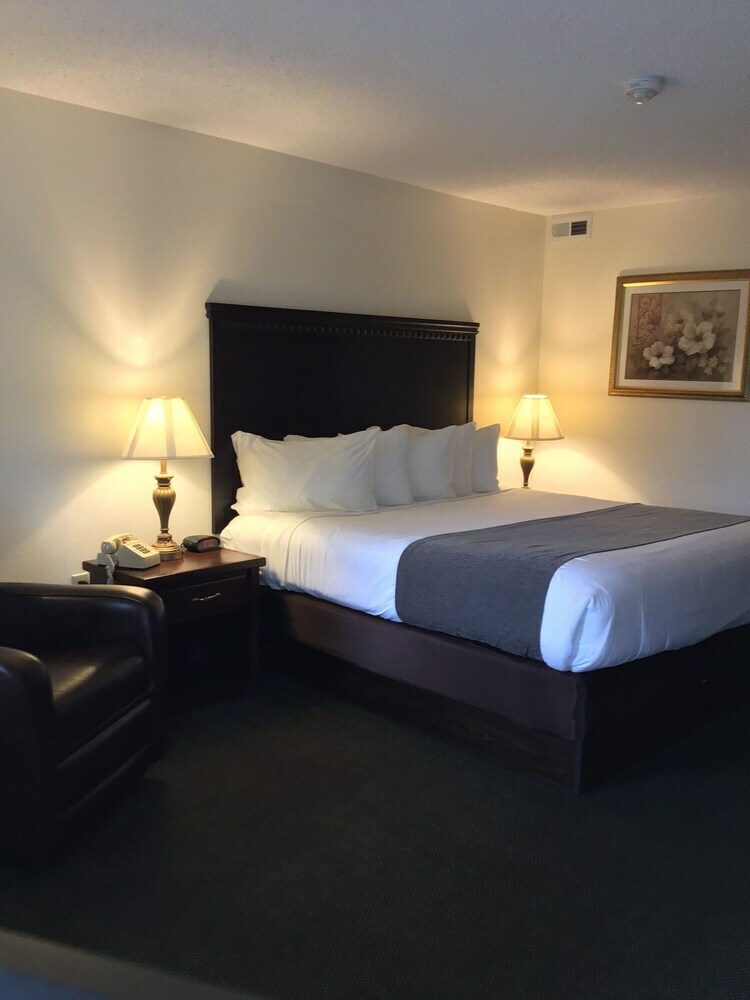 Hotel Brookwood Inn
