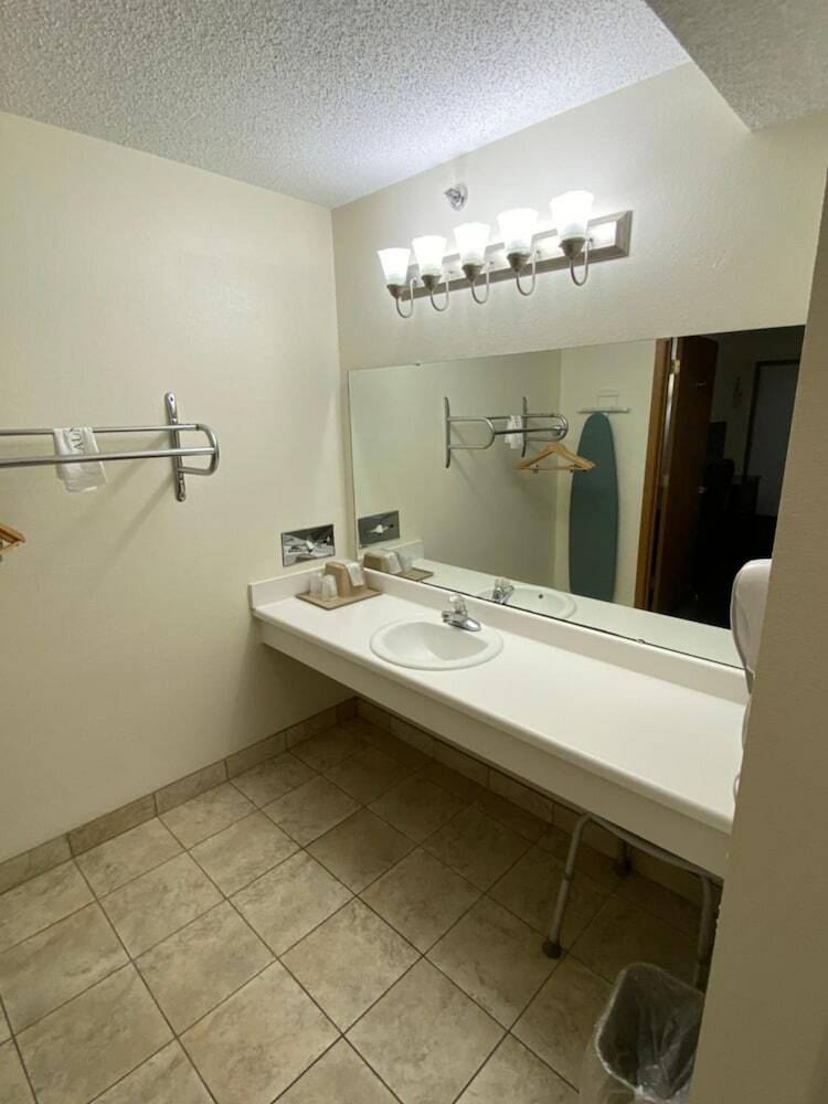 Hotel Brookwood Inn