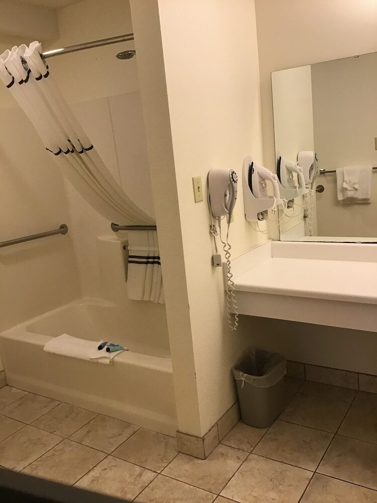 Hotel Brookwood Inn
