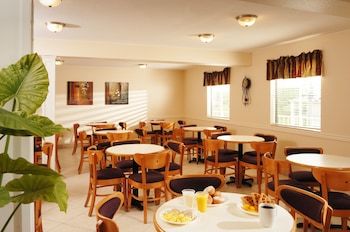 Hotel Whispering Hills Inn