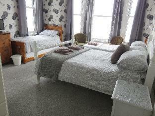 Hostal Marine View Guest House