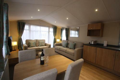 The Trotting Mare Caravan Park - Adults Only