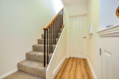 Apartment 8 Blue Bridge Court