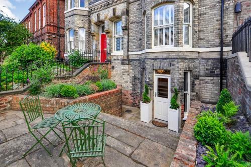Apartment 8 Blue Bridge Court