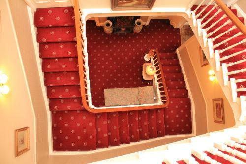 Hotel Alhambra Court