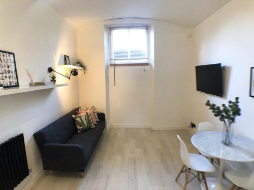 Cloisters Walk Apartment