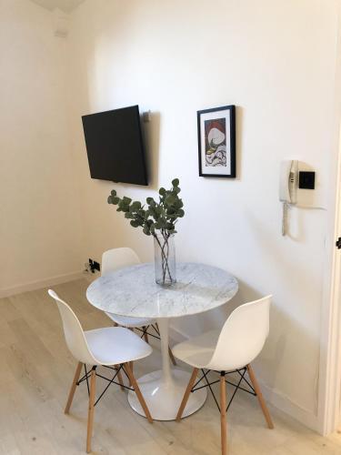 Cloisters Walk Apartment