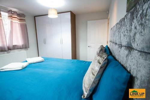 Holden Court Apartment - Apt 1
