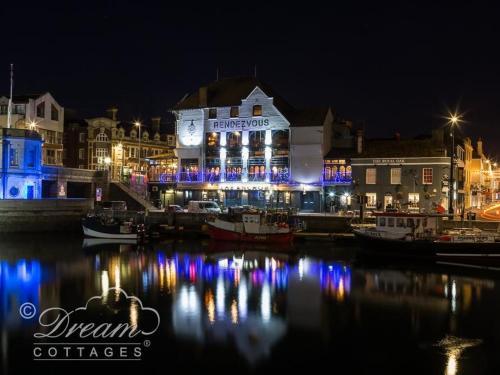 Bayview Apartment, Weymouth