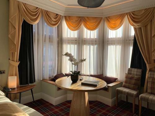 The Somerset House Hotel & Bbq