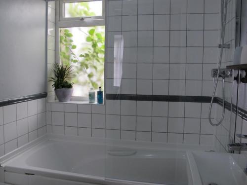 Bed & Breakfast Stone's Throw Guest House