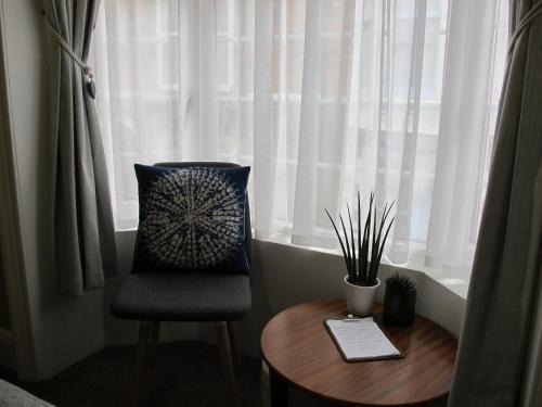Bed & Breakfast Stone's Throw Guest House