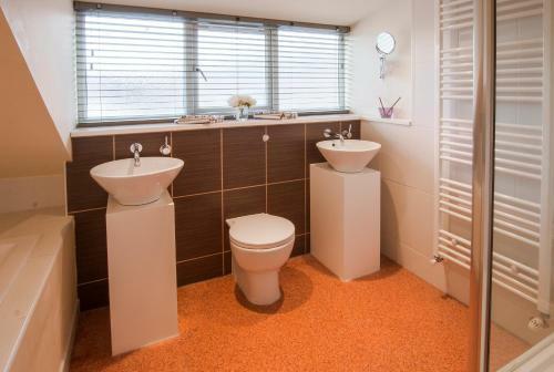 Hostal The Town House