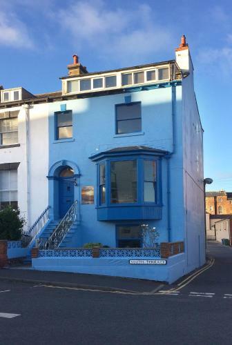 Hostal The Town House