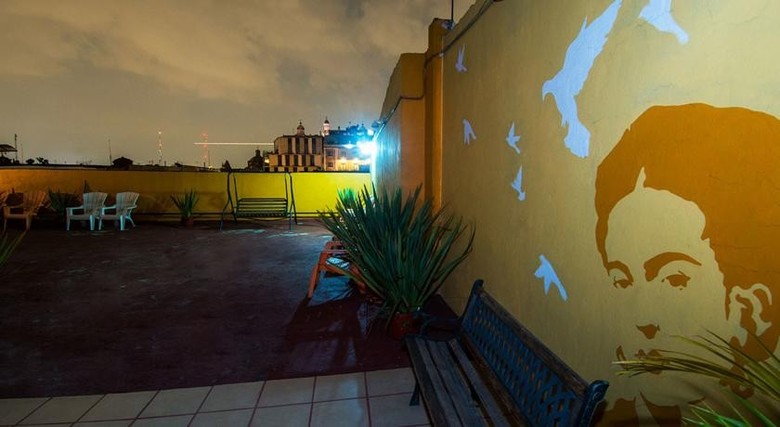 Hostal Amigo Suites