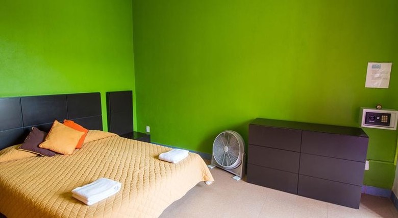Hostal Amigo Suites