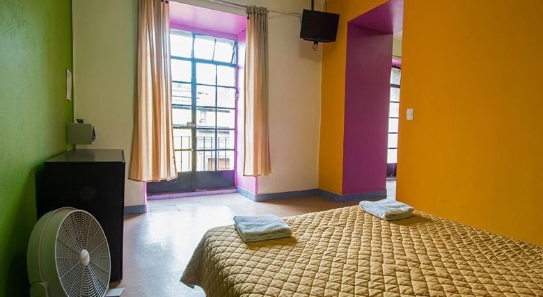 Hostal Amigo Suites